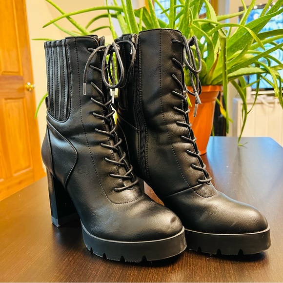 Vivorosa Imogen Lug Sole Platform Lace Up Boot | Size 6 - Picture 11 of 13
